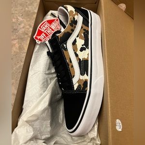 Women’s old school vans cow multi NEW size 8